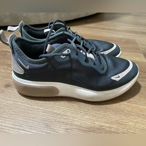 Nike Women’s Air Max Dia Size 8
